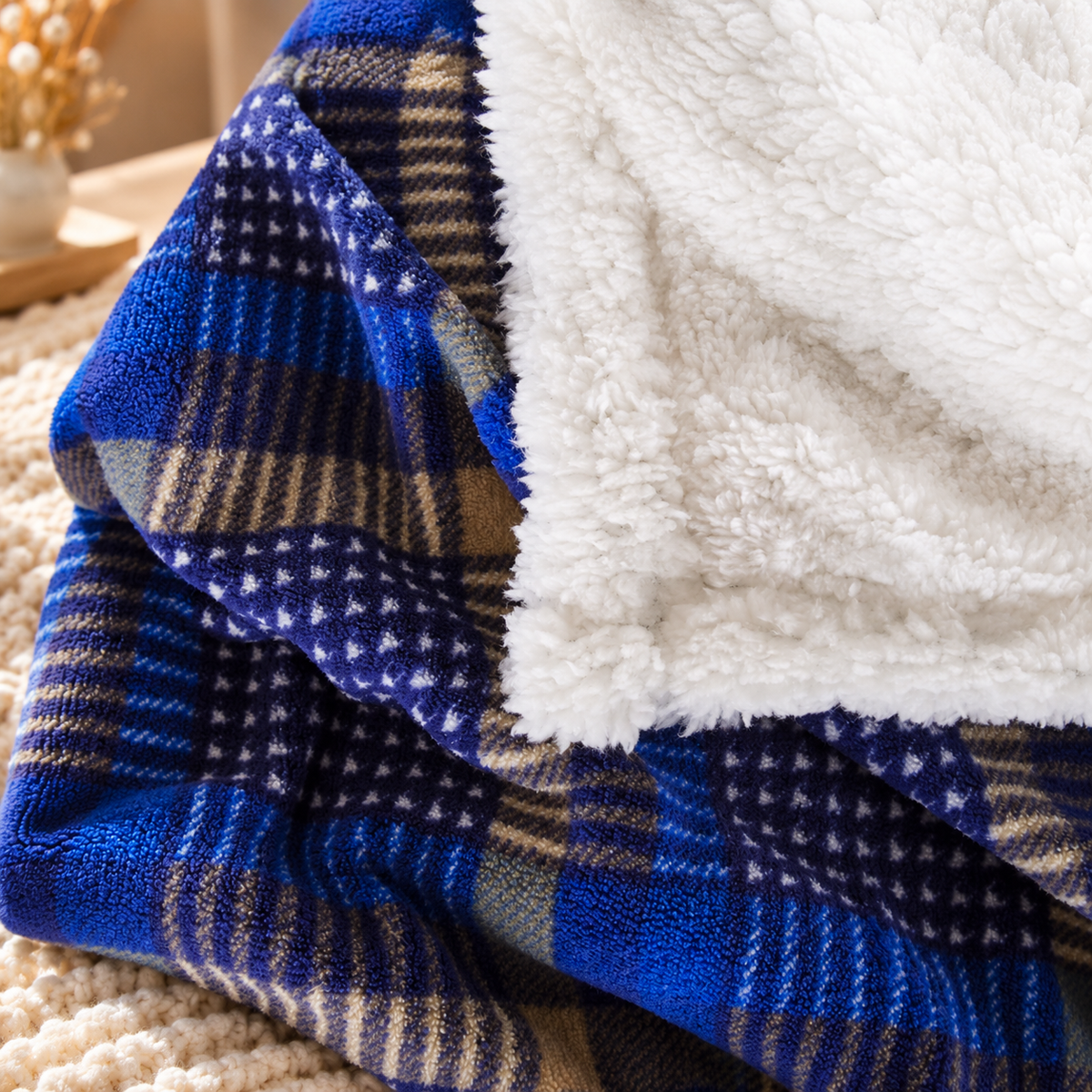 Cozy Plaid Fleece Blanket